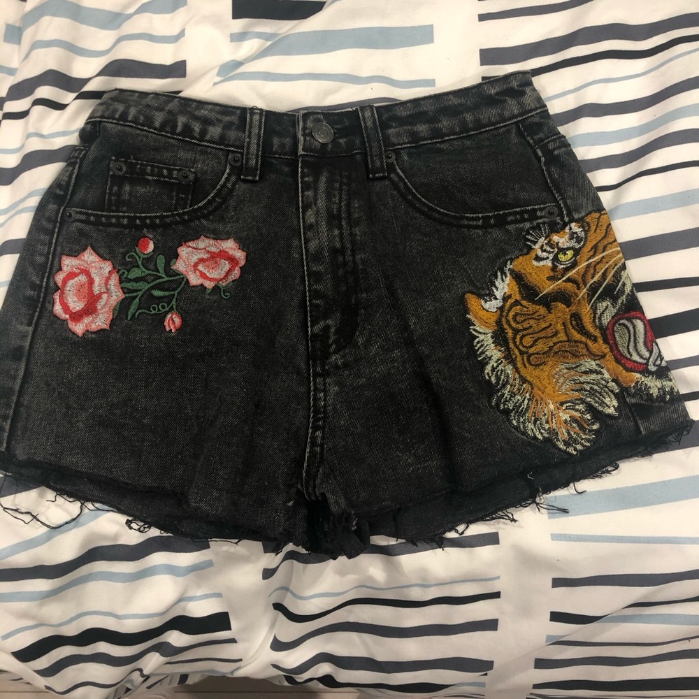 🌹🐯Roses and Tiger Shorts🐯🌹